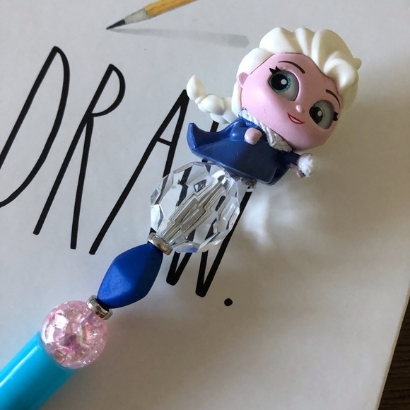 Disney Doorables: Frozen: Elisa handmade beaded pen - Picture 1 of 3